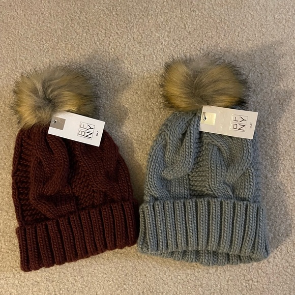Cable knit beanie with fur tassel - gray and burgundy - Picture 1 of 3